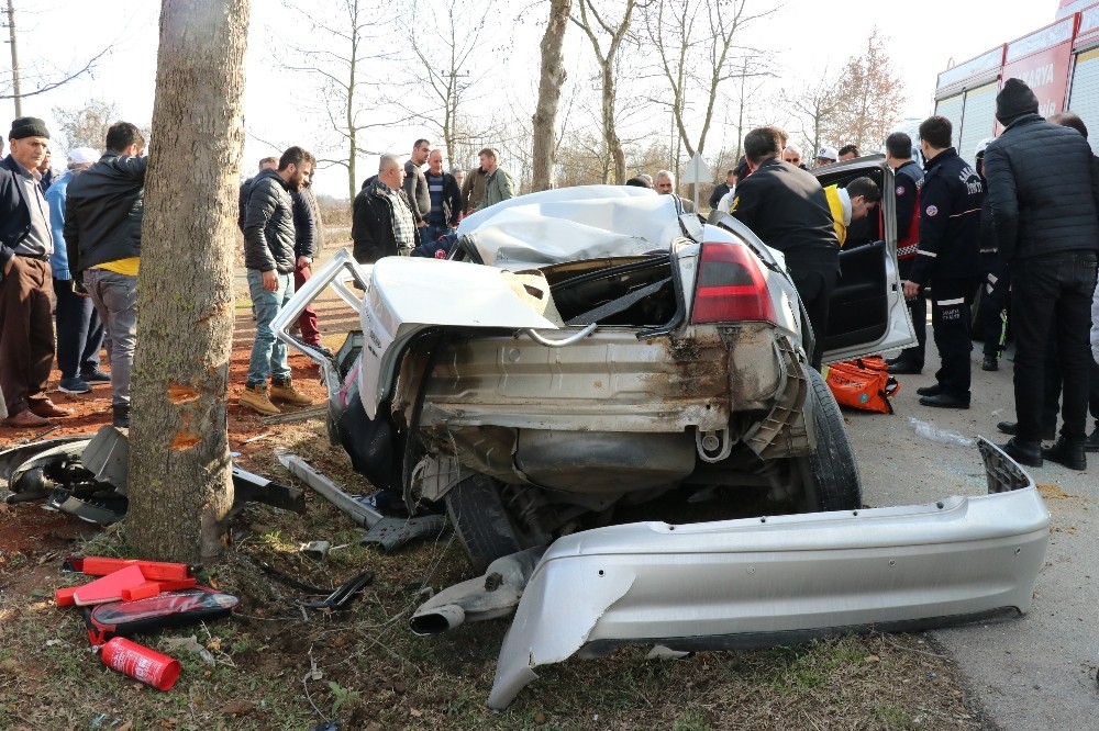 Trafik kazasında ölen 10 yaşındaki Berat’ın mezarını sınıf arkadaşları ziyaret etti 