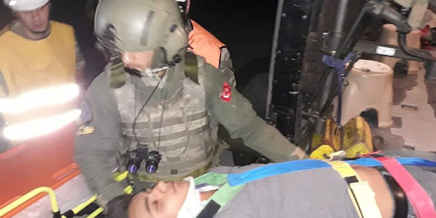 Trafik kazasında yaralıların yardımına Mehmetçik yetişti
