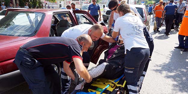 Trafik kazasının ardından çıkan kavgada 2 kişi yaralandı