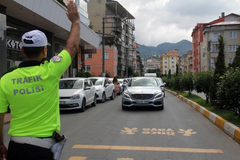 Trafik kurallarına karşı sürücüler ve yayalar bilgilendirildi 