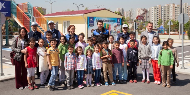 Trafik Parkı'nda öğrenciler hem eğlendi hem öğrendi