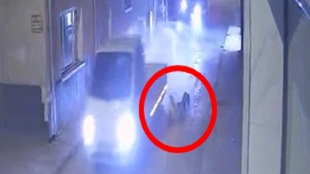 Trafik polisine çarpıp kaçtı! Polis memuru yaralındı