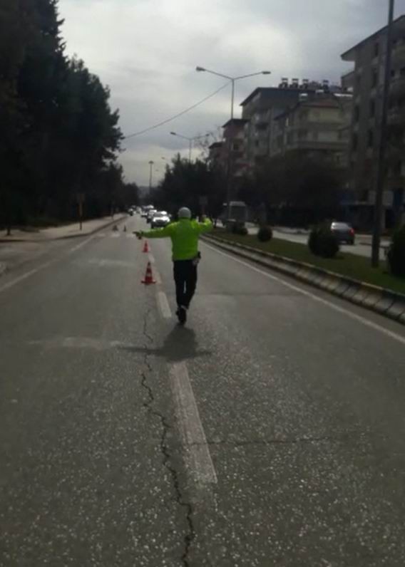 Trafik polislerinin sürücülere yönelik denetimleri devam ediyor 