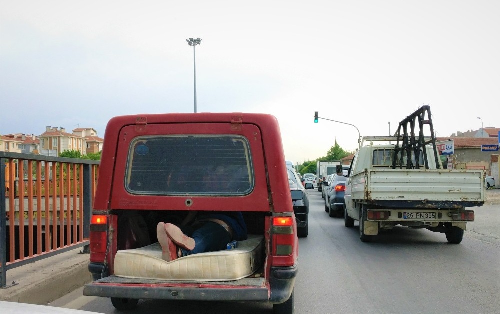Trafikte böyle konforlu yolculuk görülmedi 