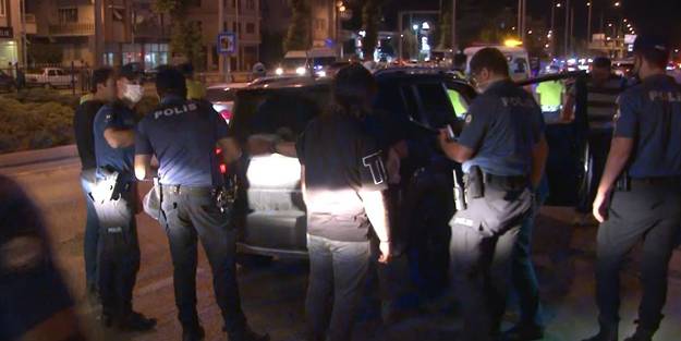 Trafikte dehşet! Kendini uyuran otomobile 16 el ateş açtı