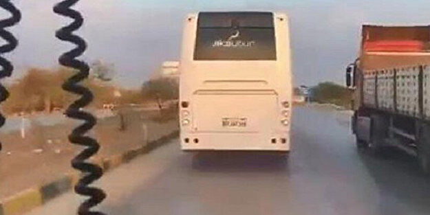 Trafikte insanlığı utandıran anlar! Uyarılara kulak asmadı yoluna devam etti