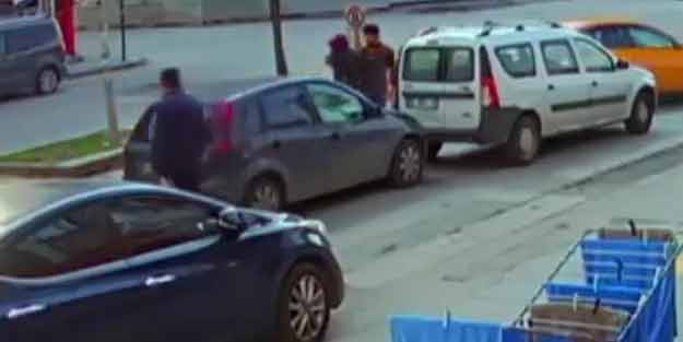 Trafikte kadın sürücü dehşeti! Önce çarptı sonra tekme tokat dövdü