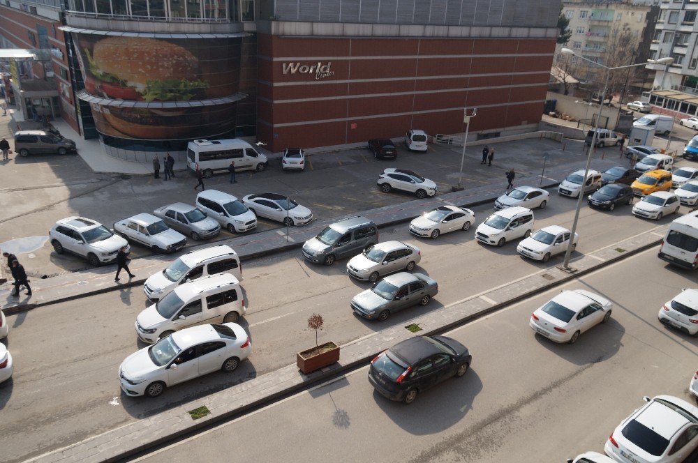 Trafikte kurallara uymayanlar drone takıldı 