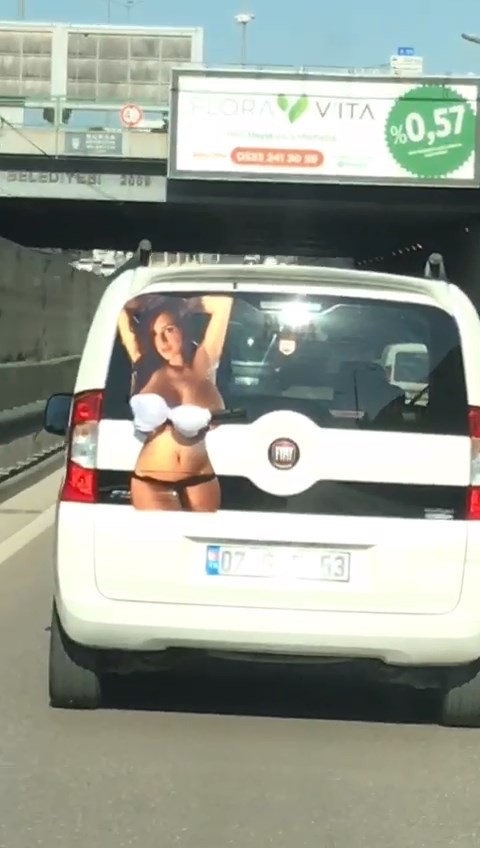 Trafikte müstehcen harekete gözaltı 