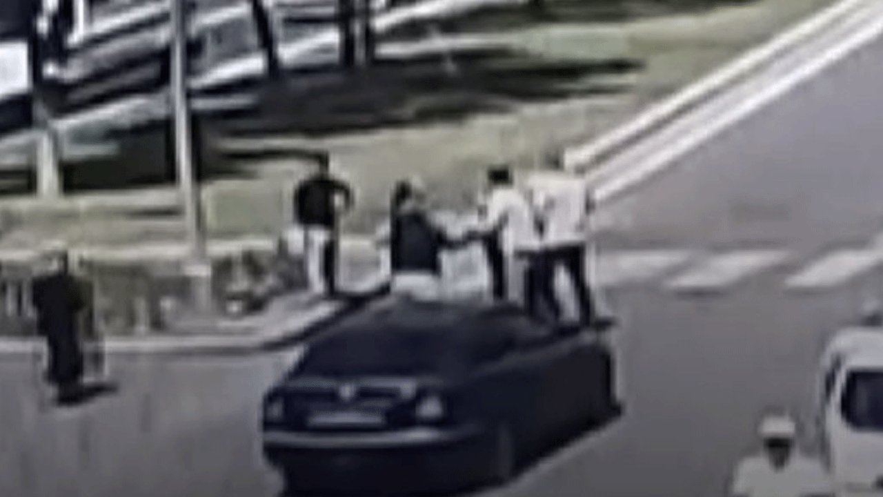 Trafikte niye yavaş gidiyorsun kavgası kamerada!