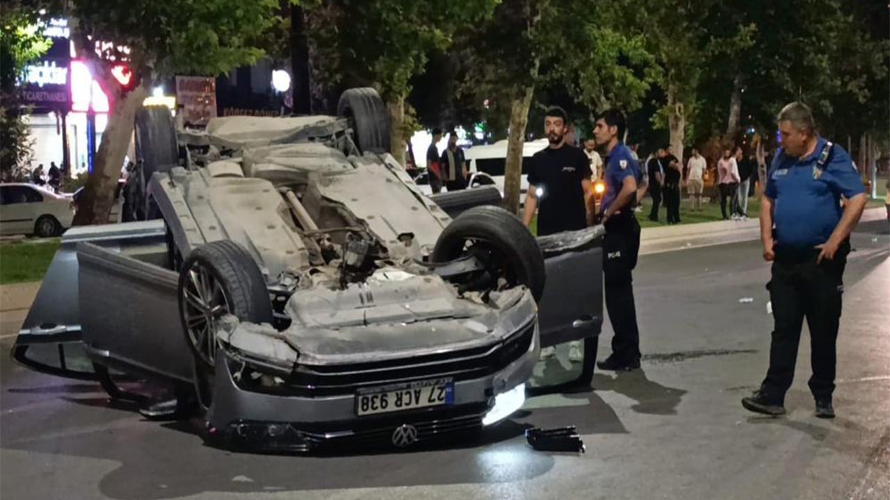 Trafikte önce makas attılar sonra takla!