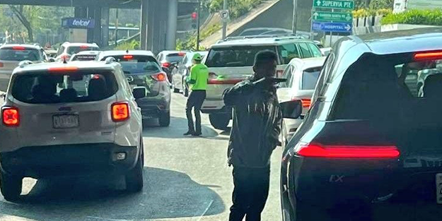 Trafikte silahlı soygun!