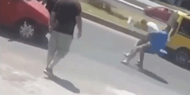 Trafikte tartıştı! Otomobil sürücüsünü kündeye getirdi