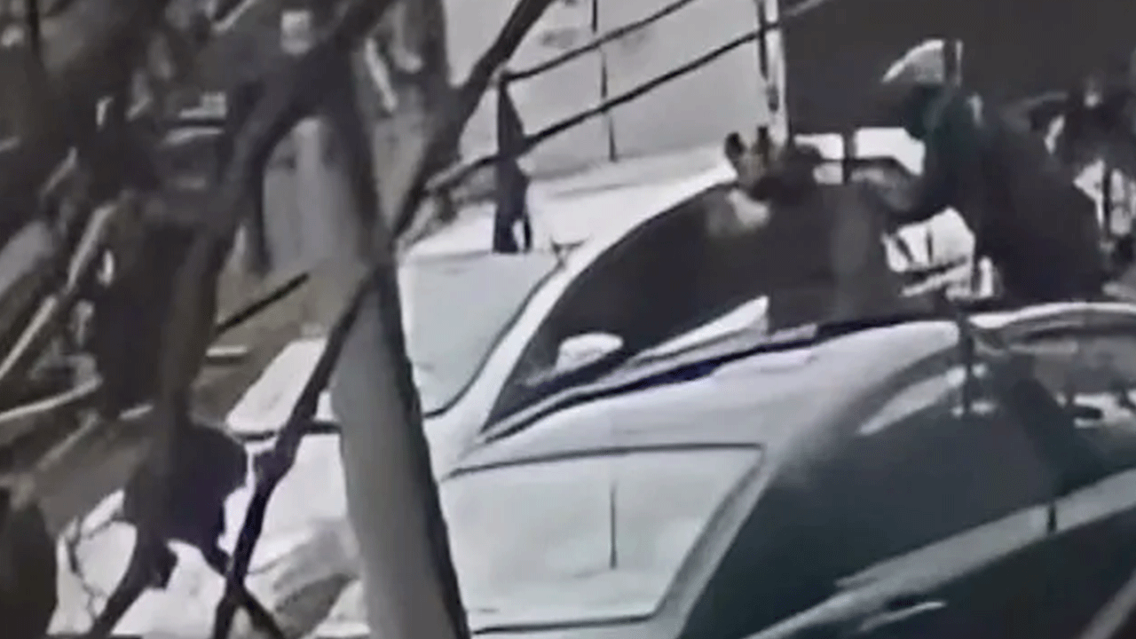 Trafikte tartıştığı motokuryeyi otomobille ezdi!