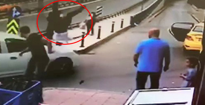 Trafikte tartıştığı şahsa aracıyla çarpıp metrelerce havaya savurdu