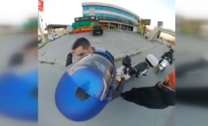 Trafikte ters köşe: Kavga edecekken bir anda...