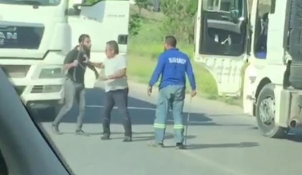 Trafikte tırpanlı, demir zincirli kavga