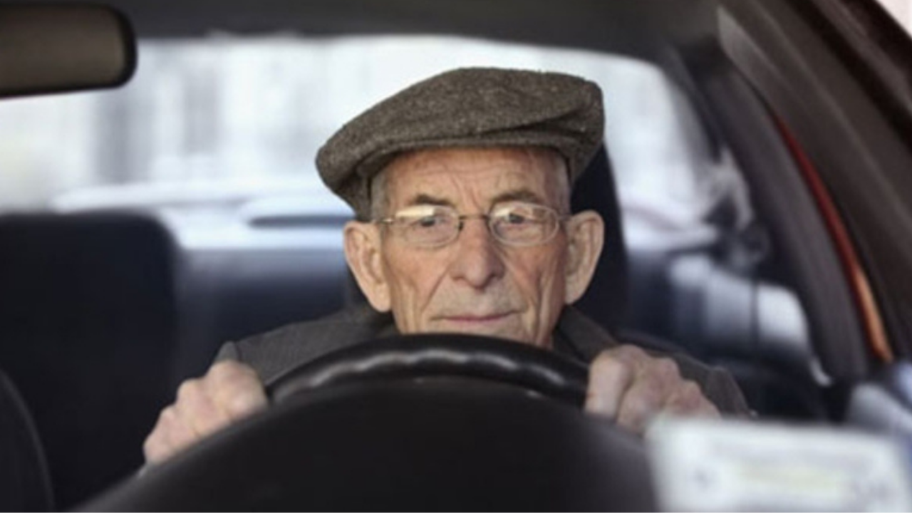 Trafikte yeni dönem: 65 yaş üstüne 90 bin TL ceza yolda!