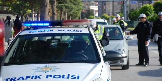 Trafikte yeni dönem! Artık bunu yapmayan yandı