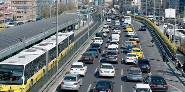 Trafikte yeni dönem başlıyor! Mesai saatleri değişecek