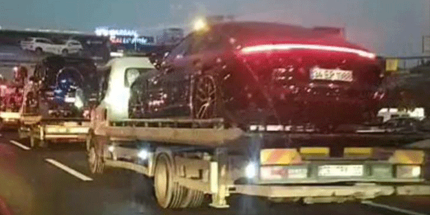 Trafikteki konvoyu görenler şaşırdı! Dilan ve Engin Polat'ın lüks araçları 'günlük otopark ücreti' nedeniyle TMSF'ye çekildi!
