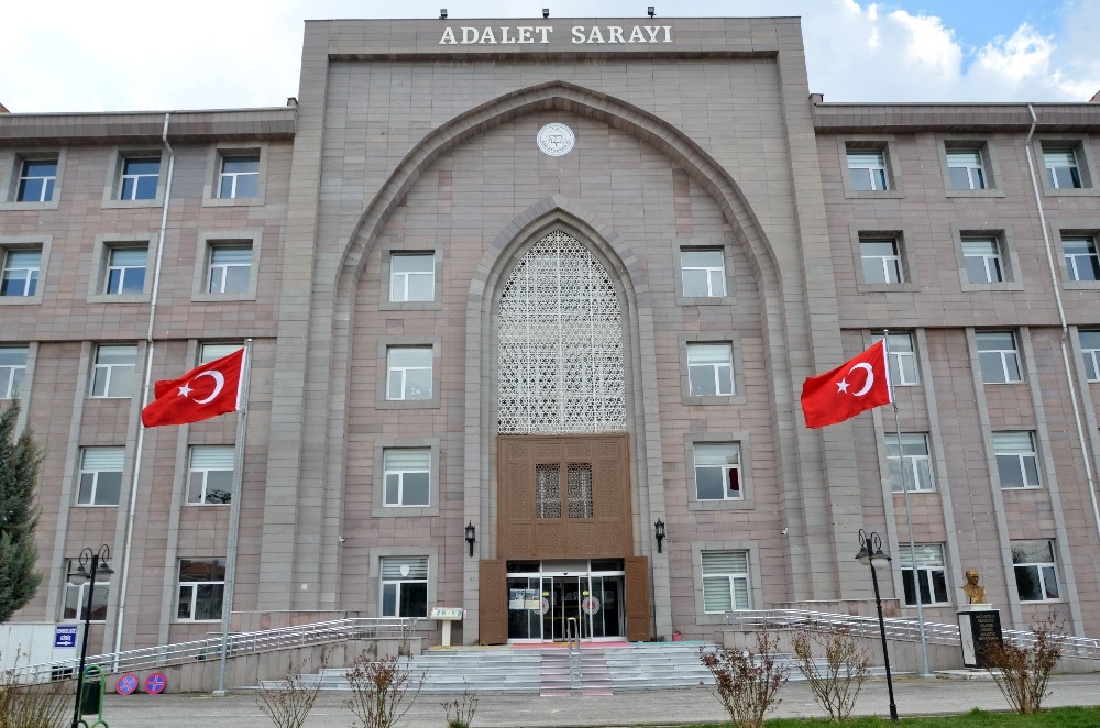 Trafoya giren hırsızlık şüphelilerini düşürdükleri telefon yakalattı 