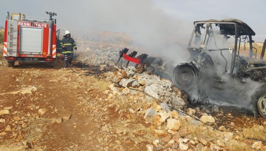 Traktör alev topuna döndü