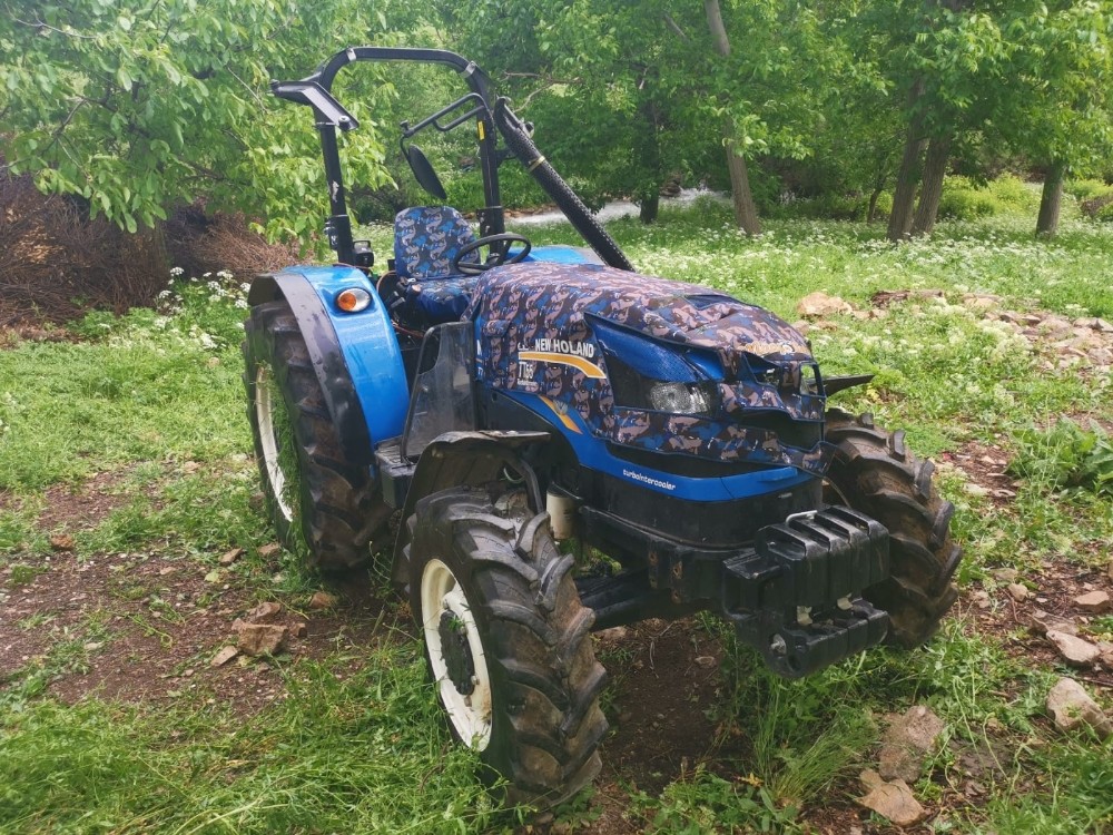 Traktör devrildi 5 kişi yaralandı 