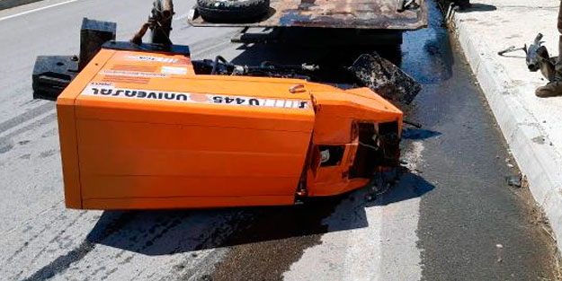 Traktör ile hafif ticari araç çarpıştı: 2'si çocuk 9 yaralı