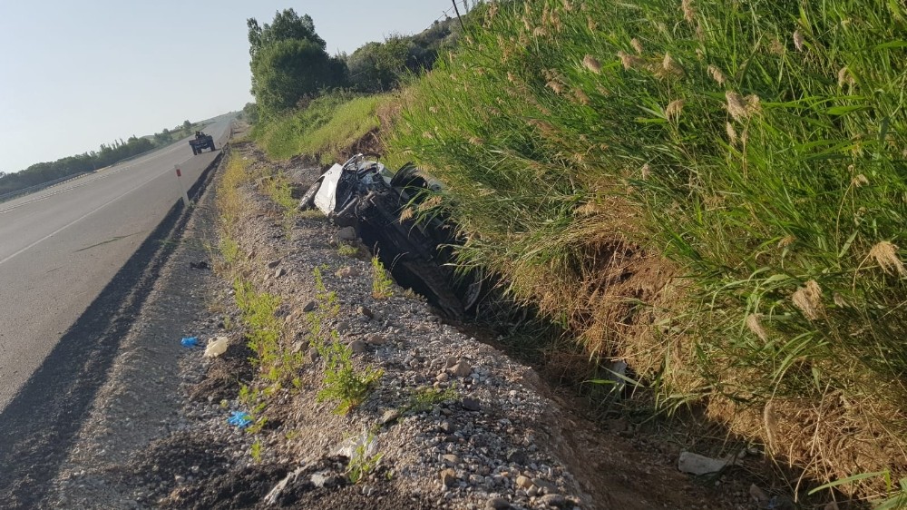 Traktör ile otomobil çarpıştı: 5 yaralı 