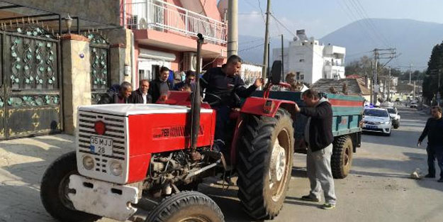 Traktör römorku devrildi, maçtan dönen 9 genç yaralandı