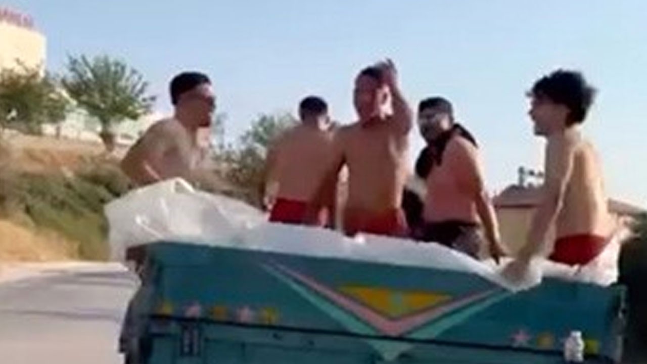 Traktörü mobil havuza çevirdiler! Tehlikeli anlar kamerada