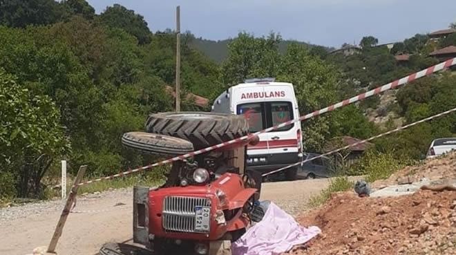 Traktörün altında kalarak can verdi 