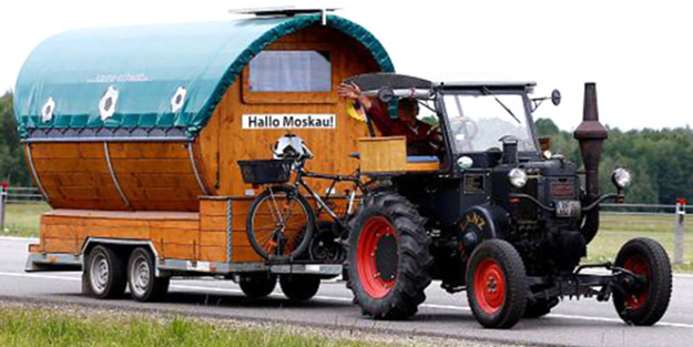 Traktörüyle yola çıktı! Dünya Kupası'na gidiyor