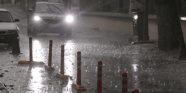 Trakya alarmda! Sağanak yağış Edirne’den giriş yaptı!
