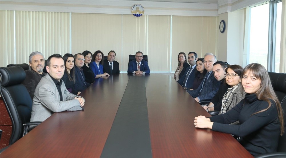 Trakya Üniversitesi Rektörü Prof. Dr. Tabakoğlu, yeni atanan ve yükselen öğretim üyeleriyle bir araya geldi 