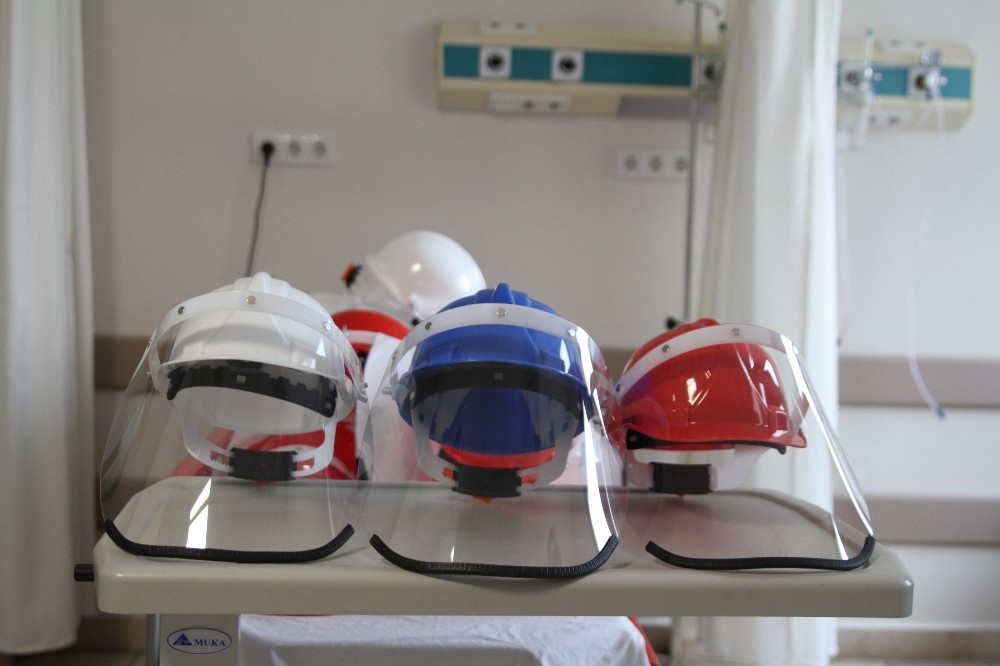 Trakya Üniversitesinde üretilen koruyucu maskelerin teslimatı başladı 