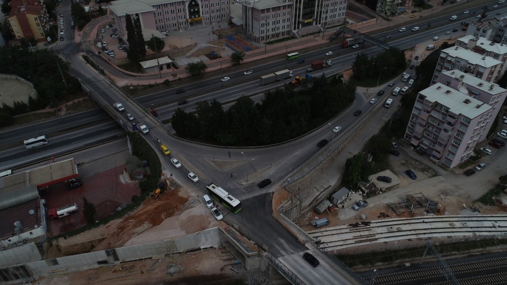 Tramvay çalışmaları nedeni ile kapanan kavşak trafiğe açıldı 