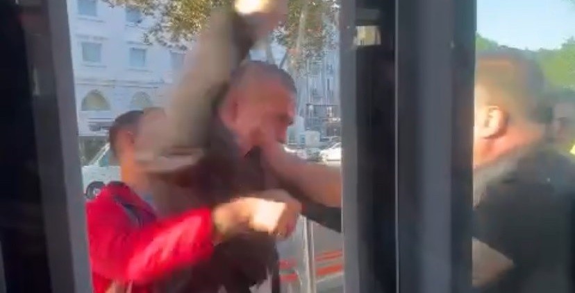 Tramvay durağı değil boks ringi