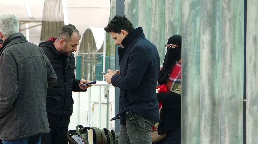 Tramvay istasyonunda şüpheli çanta paniği 