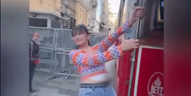 Tramvayda artistlik yapan turist kafayı öyle bir vurdu ki! Neye uğradığını şaşırdı