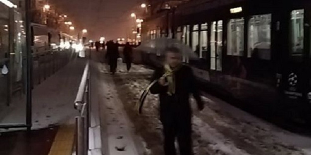 Tramvayda şüpheli paket paniği