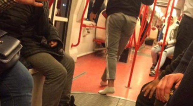 Tramvaydaki gençten alkışlanacak hareket