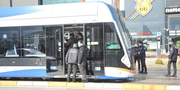 Tramvayın çarptığı yaya ağır yaralandı