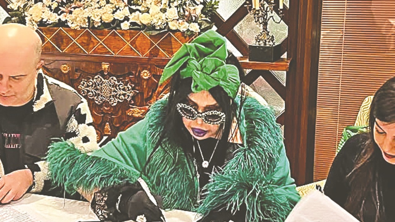 Trans Bülent Ersoy’un hayatı film oluyor! Bu film sapkınlara alan açmasın