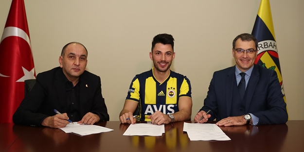 Transferin ardından Tolgay Arslan'dan ilk açıklama: Futbolu burada bırakmak istiyorum