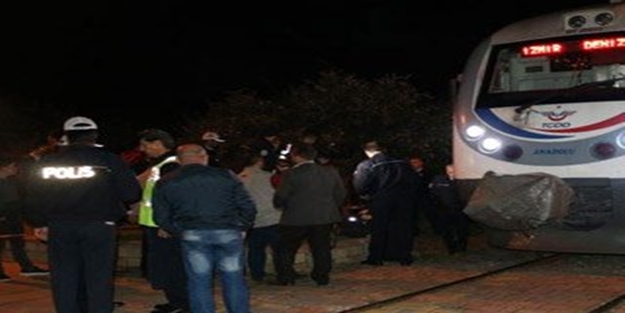 Tren altında kalan iki genç hayatını kaybetti