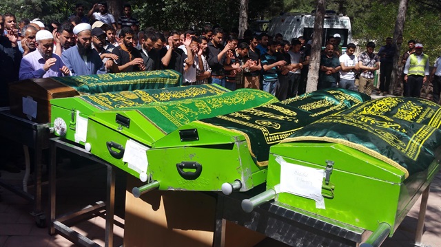 Tren kazasında ölen 9 kişi son yolculuğa uğurlandı