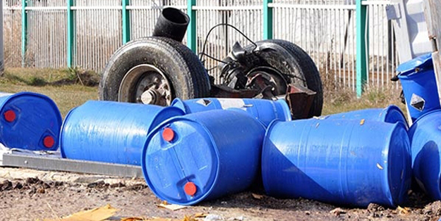 Tren, madde yüklü TIR'a çarptı! Bölge karantinaya alındı