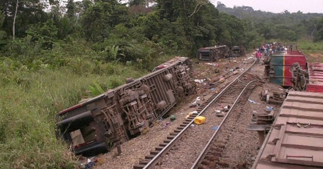 Tren raydan çıktı: 40 kişi öldü